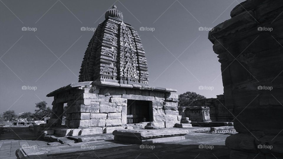 Gallaganatha temple architecture- monochromatic 