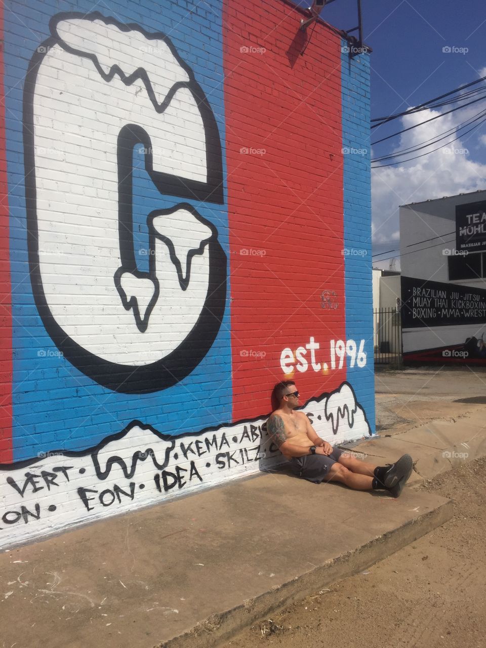 Chilling by graffiti 