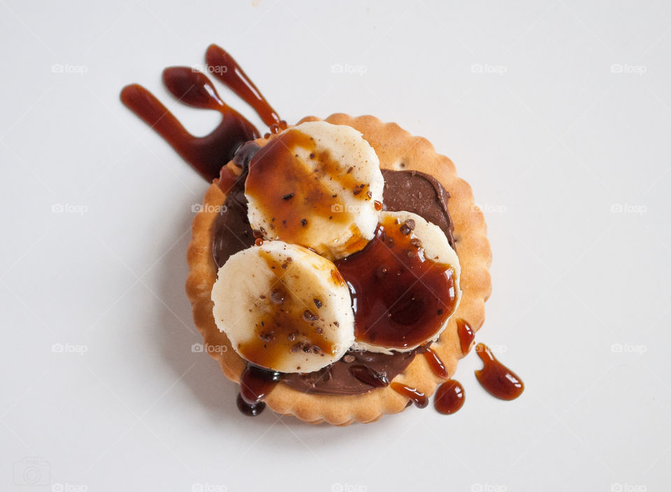 Banana cake and sauce