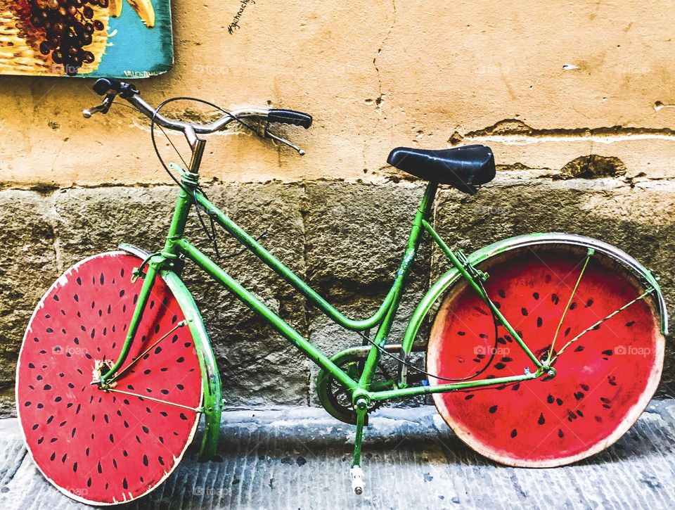 I want to ride my bycicle without a flat tire - a vintage bike with wooden wheels