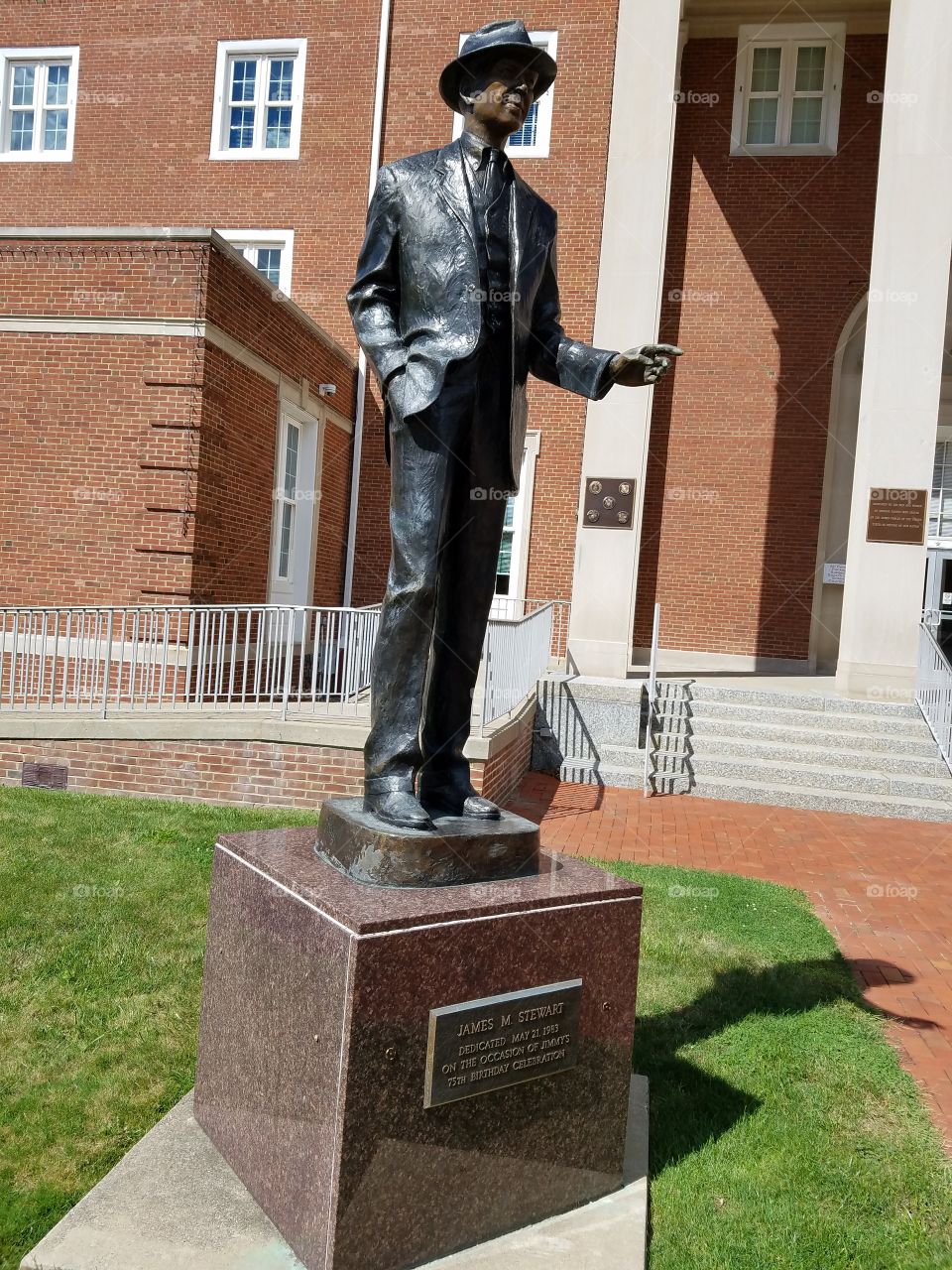 Jimmy Stewart statue