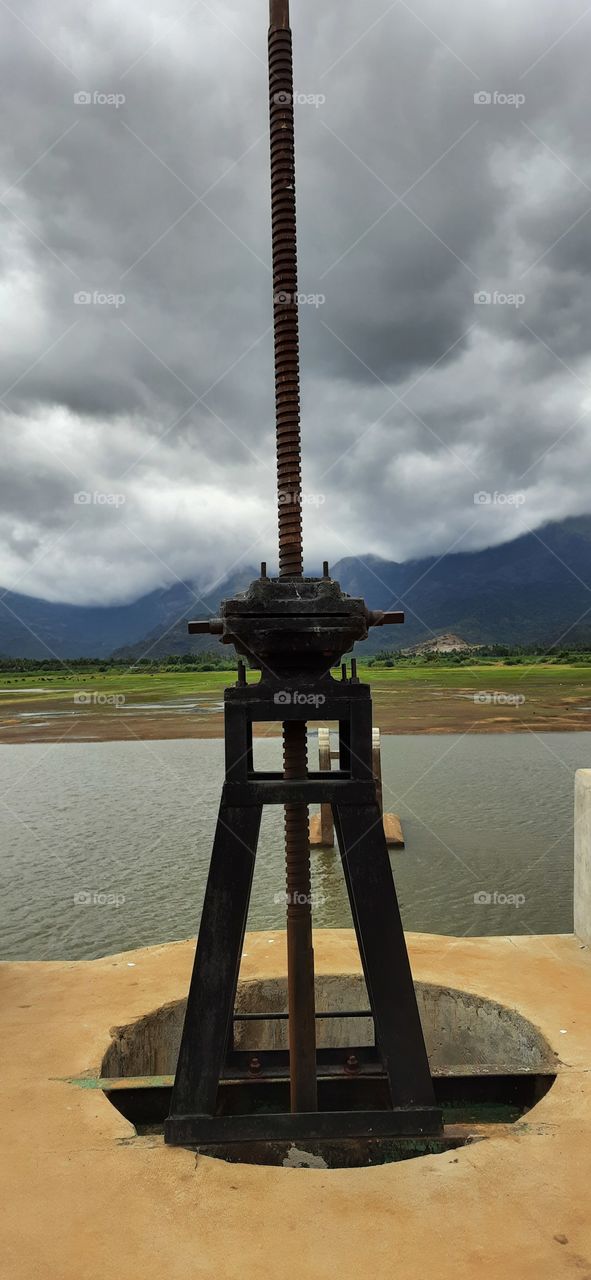 Dam liver to open water beside...An awesome view at the dam river top