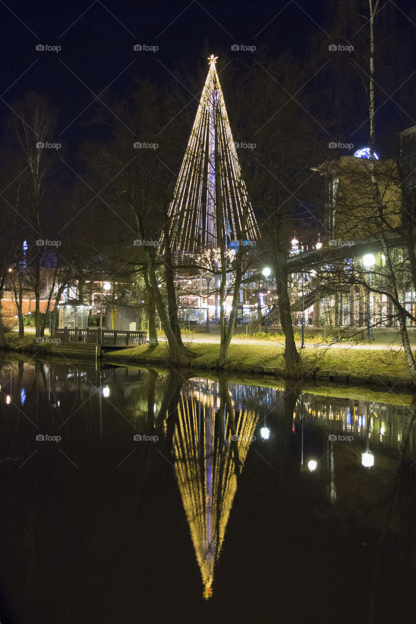 The Liseberg Christmas tree in Gothenburg - reflections - Göteborg