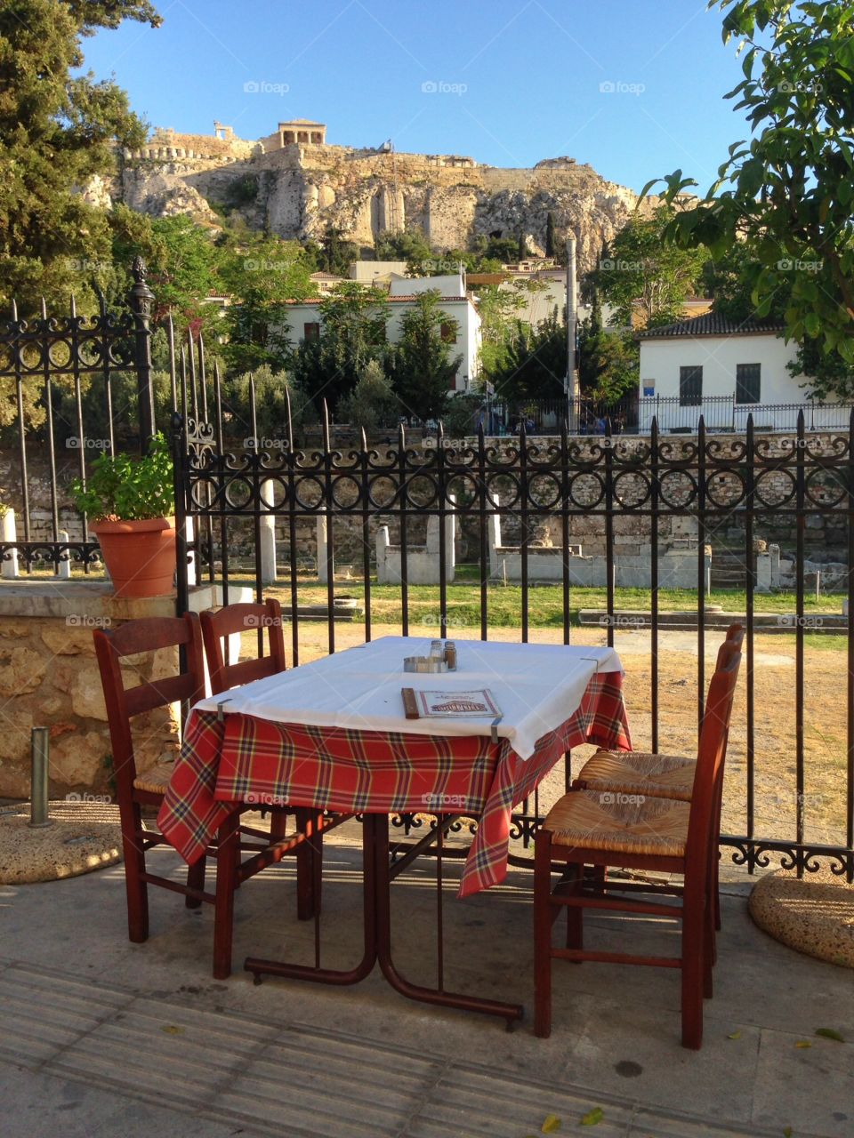 Table with a view of the Acropolis 