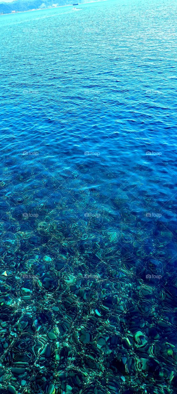 Transparency of the Black Sea.  Mobile photo.