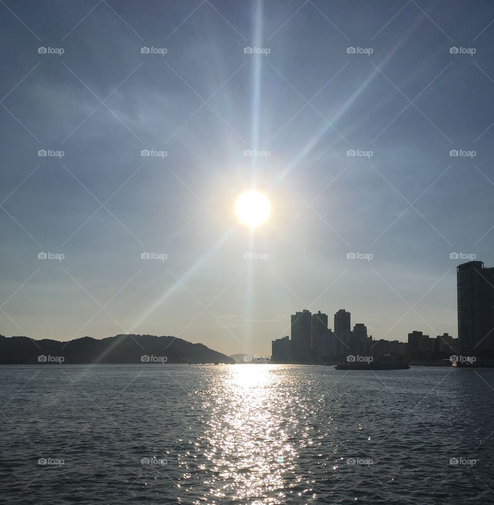 🇺🇸 FOAP MISSIONS - An incredible sun during a nice trip to the coast of Brazil (Santos beach).  In the photo, the Atlantic Ocean. / 🇧🇷 Um sol incrível durante uma viagem legal para o litoral do Brasil (praia de Santos). Na foto, o Oceano Atlântico.