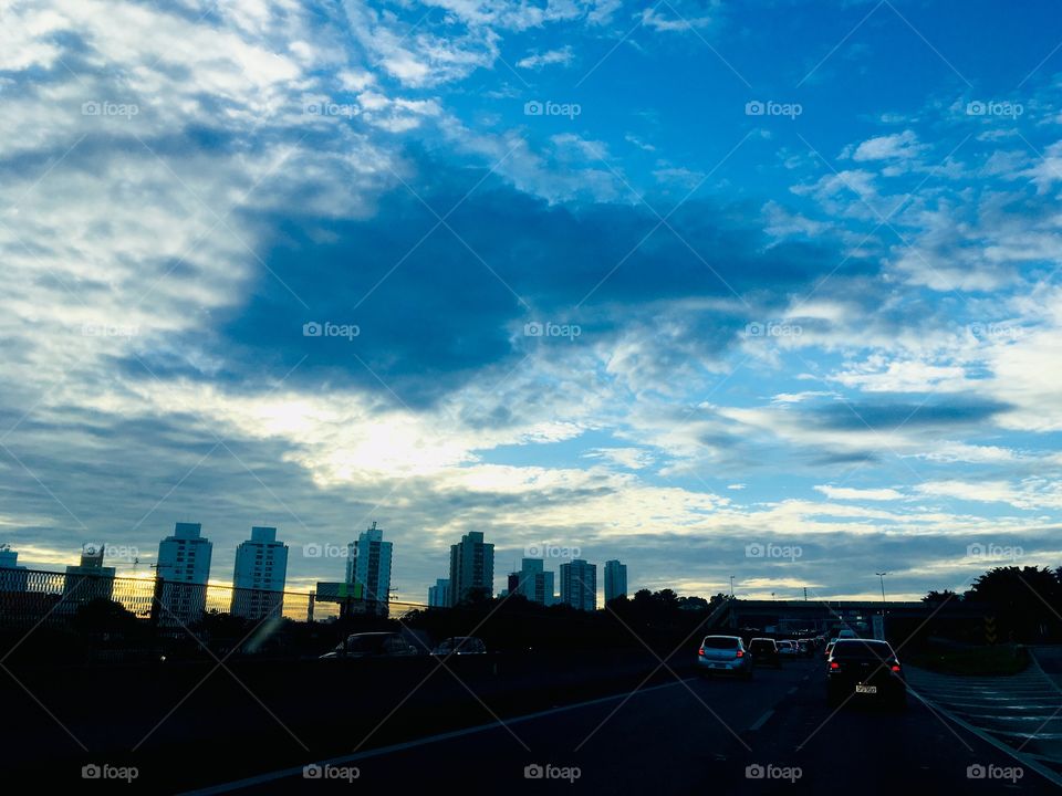 E não é que o #trânsito está leve na Rodovia #Anhanguera?
Será que 2019 só começará na próxima 2a feira? Ou depois da #Páscoa?
🚙 
#natureza #fotografia #carro #estrada #prédios #cidade #morning #Jundiaí #amanhecer