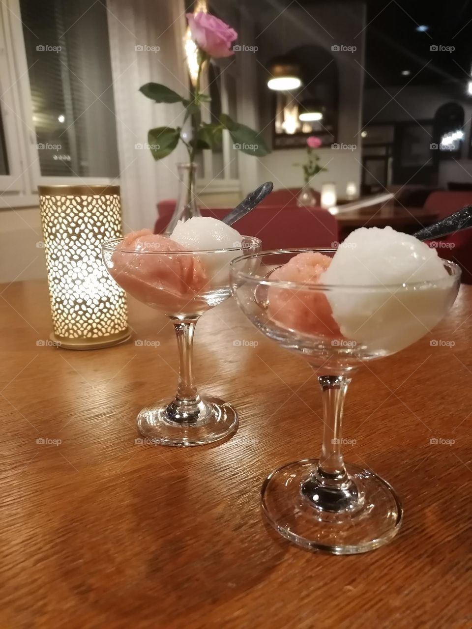 In a retro restaurant, I ate local sorbet for dessert. Lemon and raspberry. It was really good and fresh!