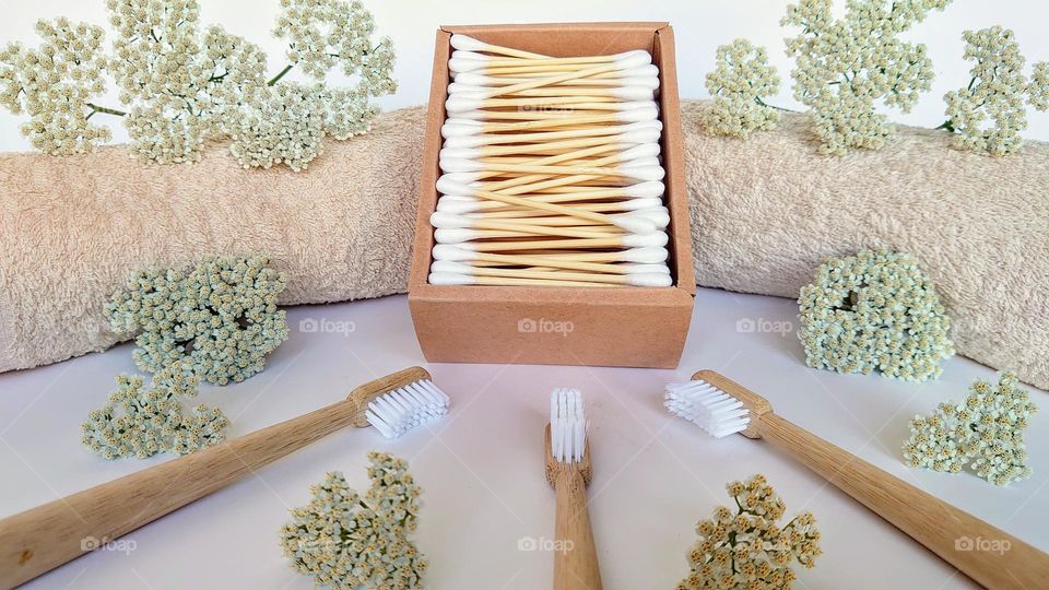 Evening ritual 🪥💚🪥 Towels, wooden toothbrushes, bamboo cotton buds, flowers ♻️💚