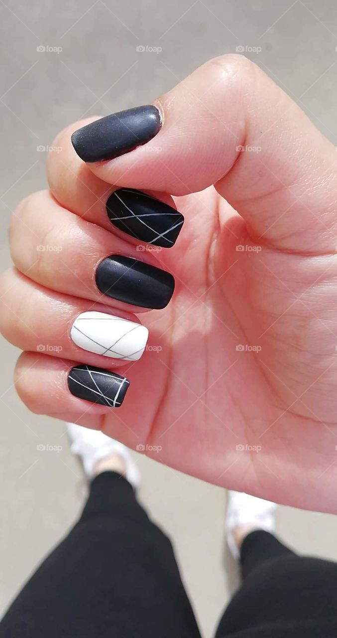 Nails black and white
⚫⚪