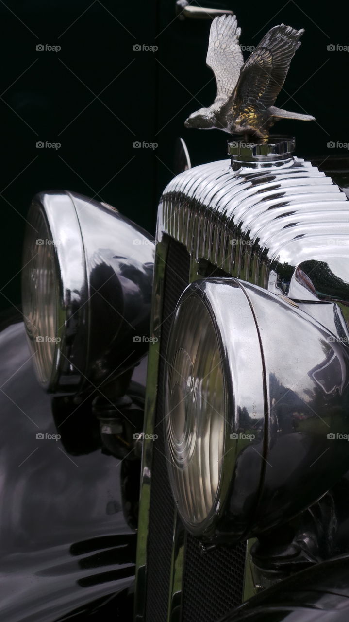 car headlights on a 1920s vintage motor