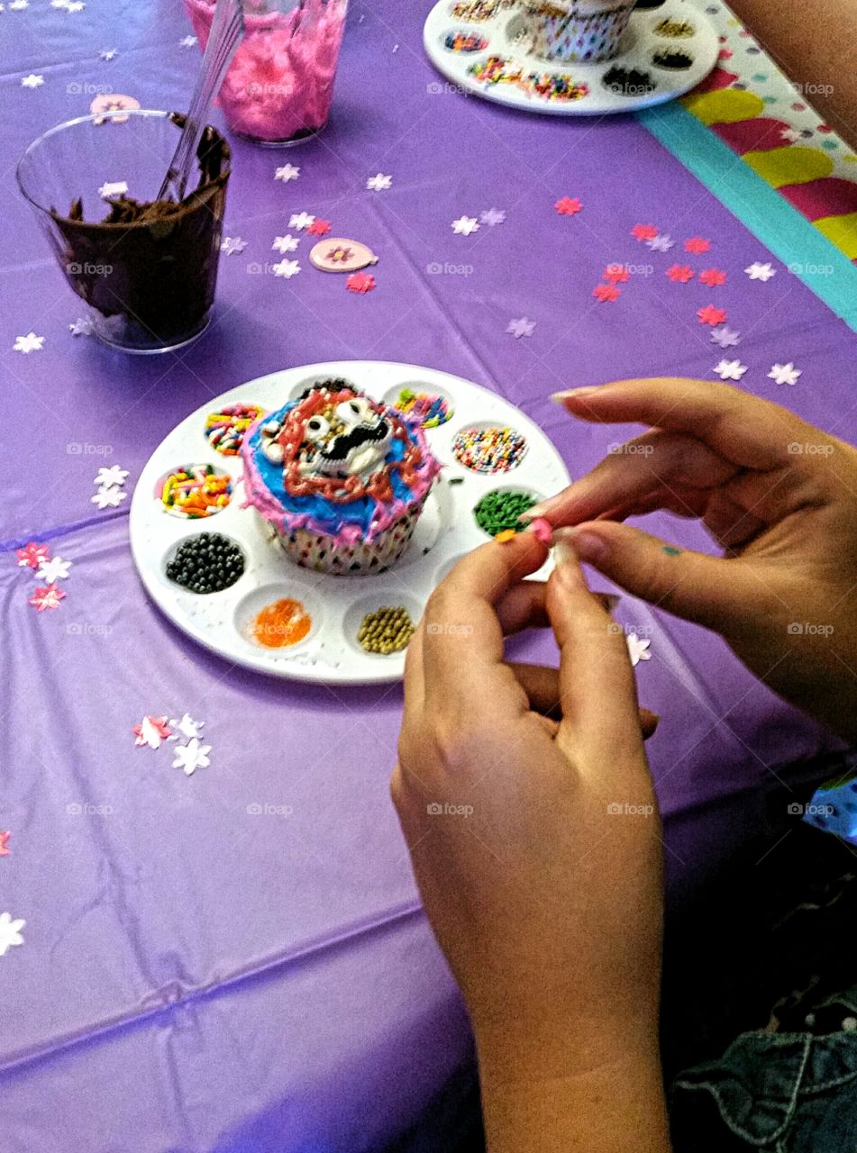 Decorating Cupcake