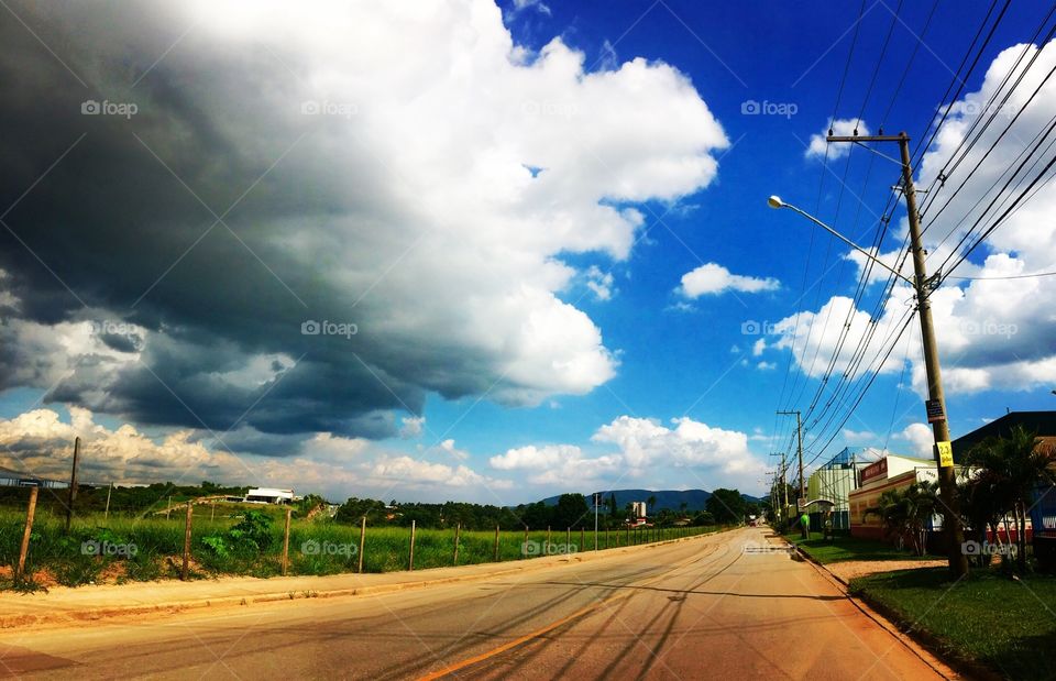 Uma espetacular paisagem da “Ponta do Retão”, aqui no Bairro Medeiros, em Jundiaí (essa é a Avenida Reynaldo Porcari).