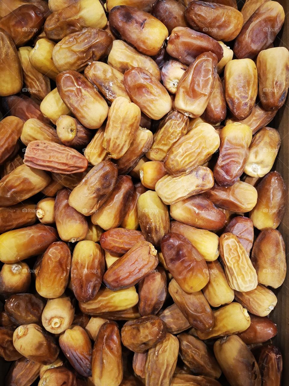 One of the types of long-grain and expensive dates rich in beneficial nutrients