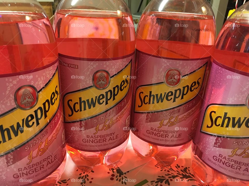 Schweppes Raspberry Gingerale