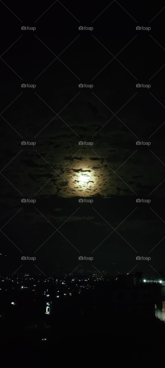 look guys what i got😍😍😍 moon is have hiding behind the clouds, thinking that we won see herr😂😂♥️