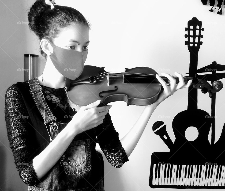 Menina com Violino