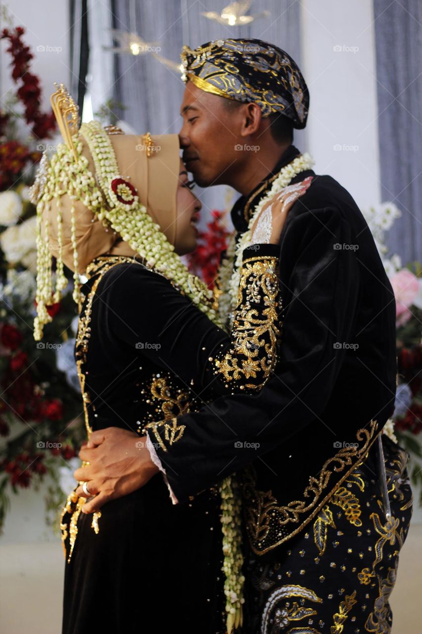 one of the traditional Javanese wedding dresses