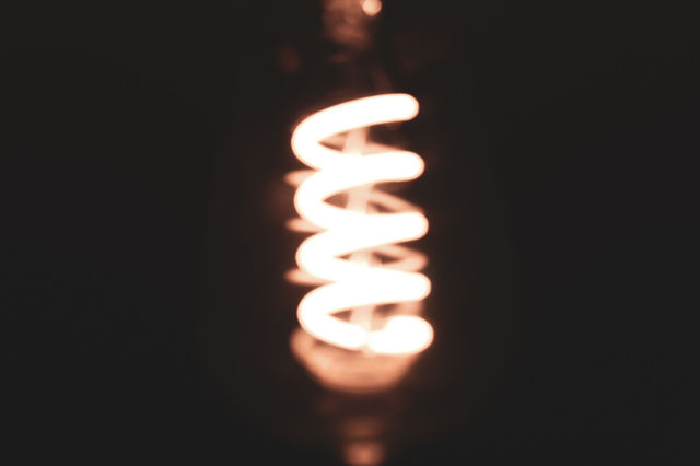 Vintage Edison Light Bulbs. They are so interesting and their aesthetics is one of a kind! Look at how the light travels to the coil. Impressive! 