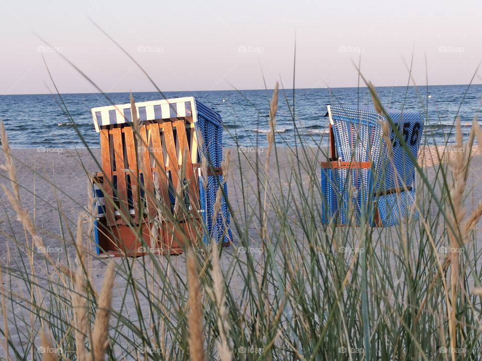 Strandkörbe im Morgenlicht