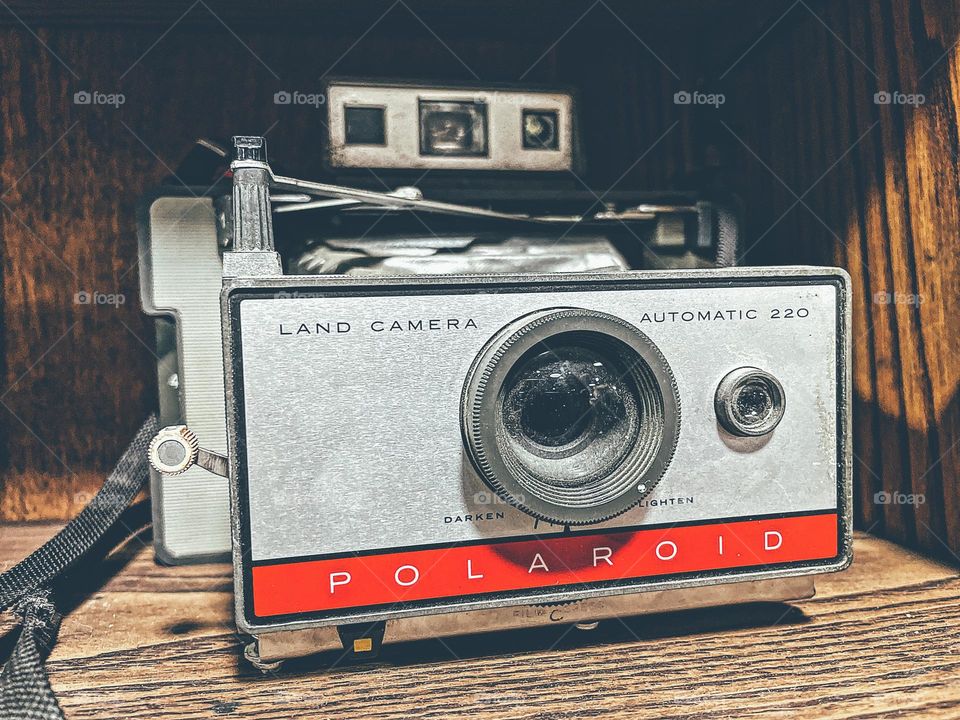 Vintage Polaroid camera, taking pictures of cameras, photographs of cameras, closeup of camera, camera at pumpkin patches