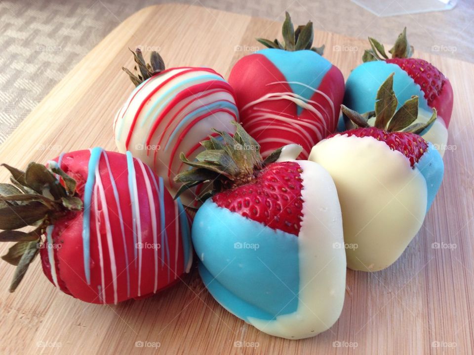 Red, white and blue chocolate strawberries