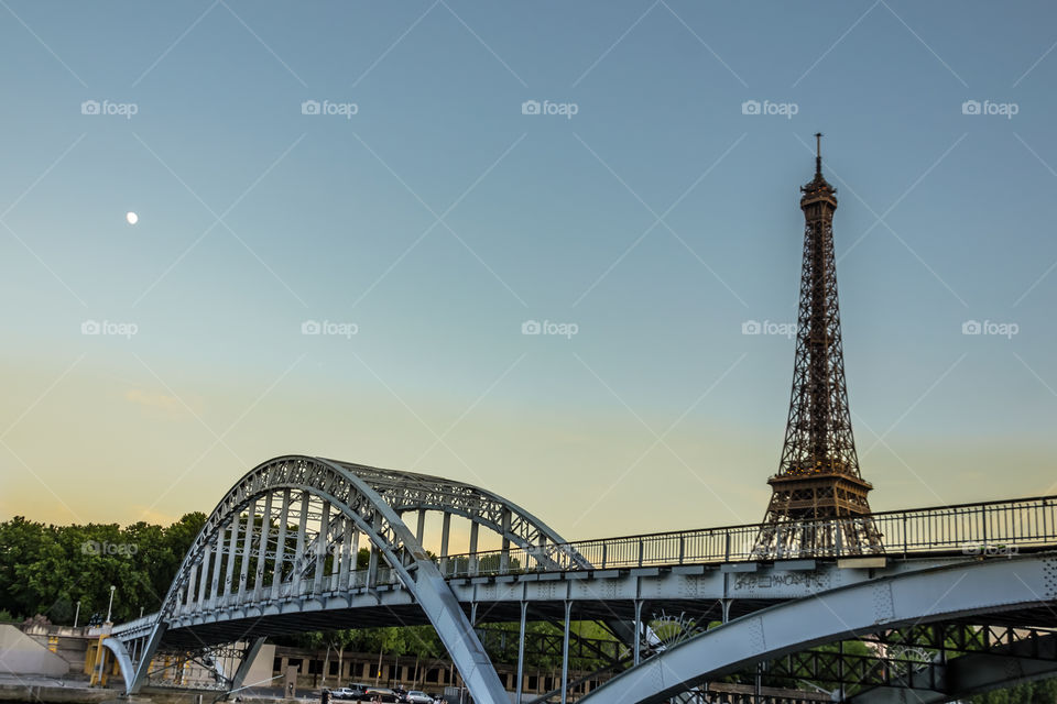 Bridge of Paris. Beautyfull bridge in front of the Eiffel Tower 