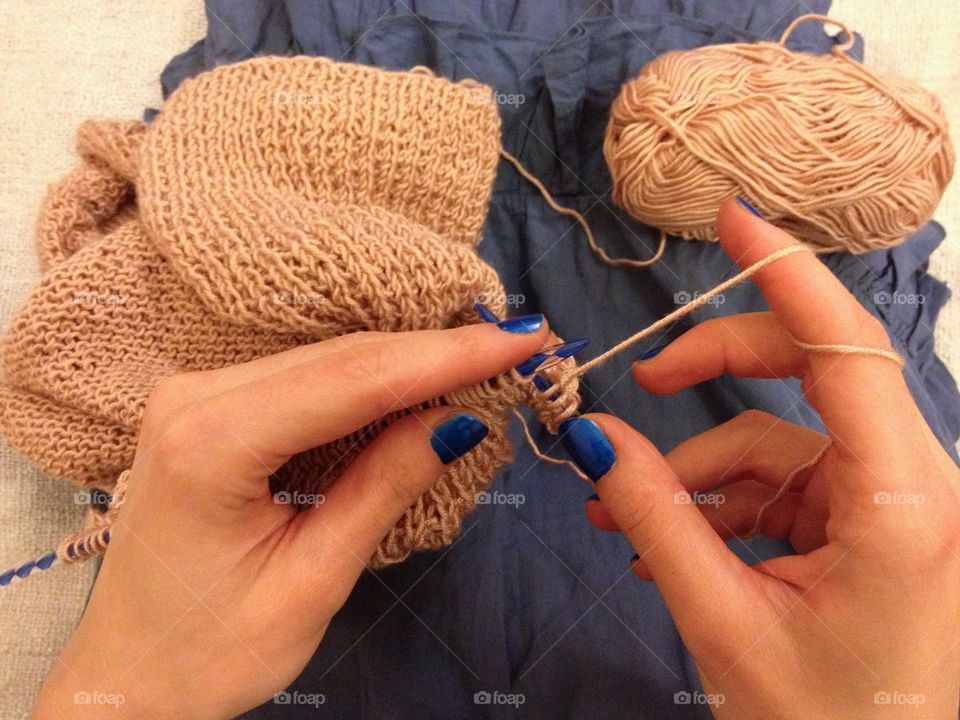 blue hands nail polish knitting by egesay