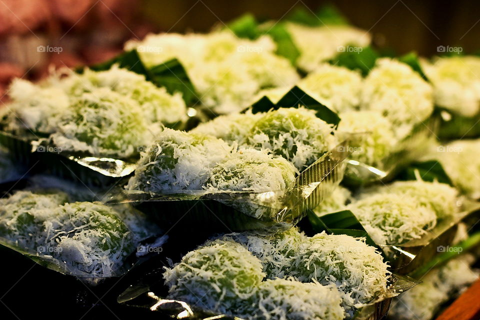 Klepon cake is usually served with scarring of coconut shredded so that makes this food becomes more tasty than the sweet taste that fits. This wet cake is small round shape and usually given pandan green color in order to add a more beautiful appearance when presented.
