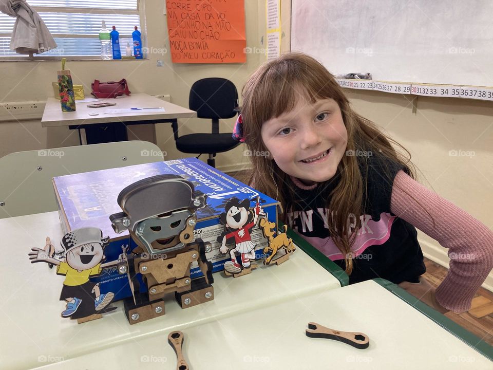 E passamos a manhã com as amigas da Tetéia, montando robôs!
O nosso foi o Menino Maluquinho. 
Parabéns à Prefeitura de Bragança Paulista, pelo ensino público de qualidade.
🤖💖👨‍👧‍👧
#PaiDeMeninas #Amor #Carinho #ensino