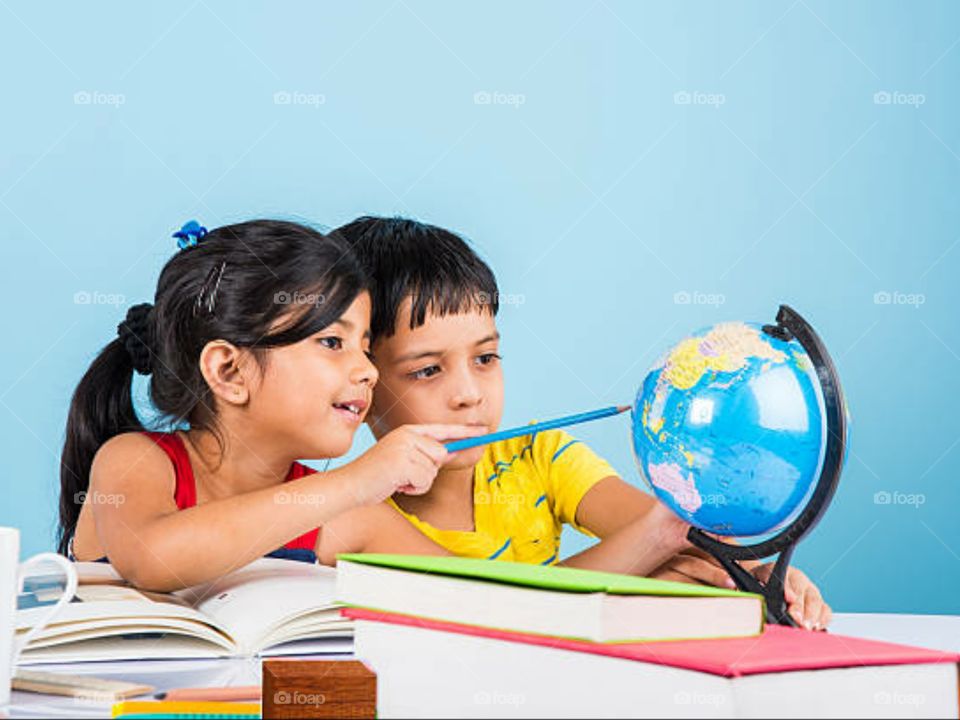 children learning about the map