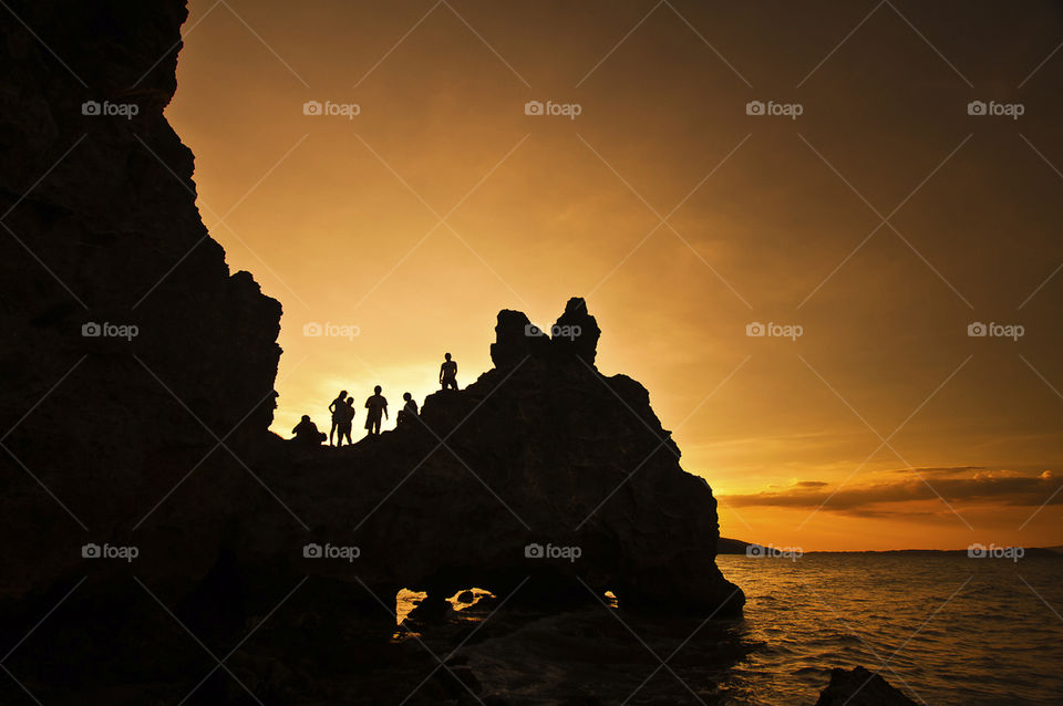 silhouette photo os a family