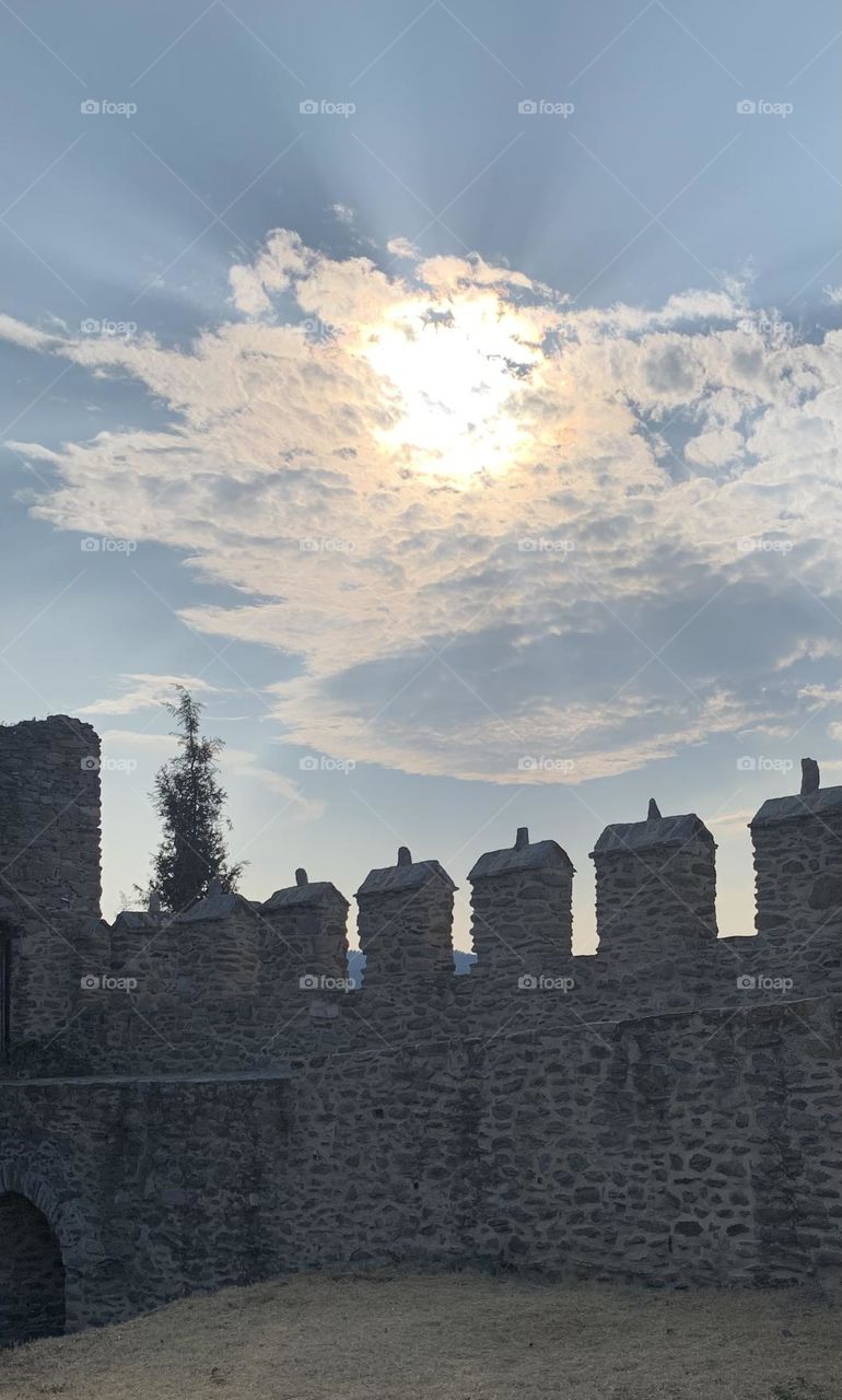 Architecture in the sun's rays