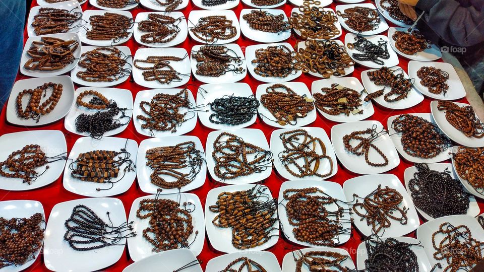 crafts are placed on a square plate