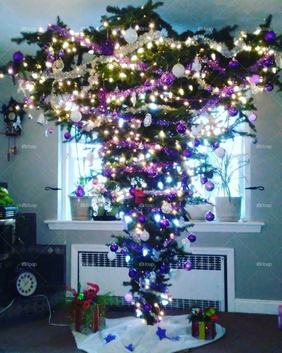 My moms upside down Christmas tree is a beauty ❤️