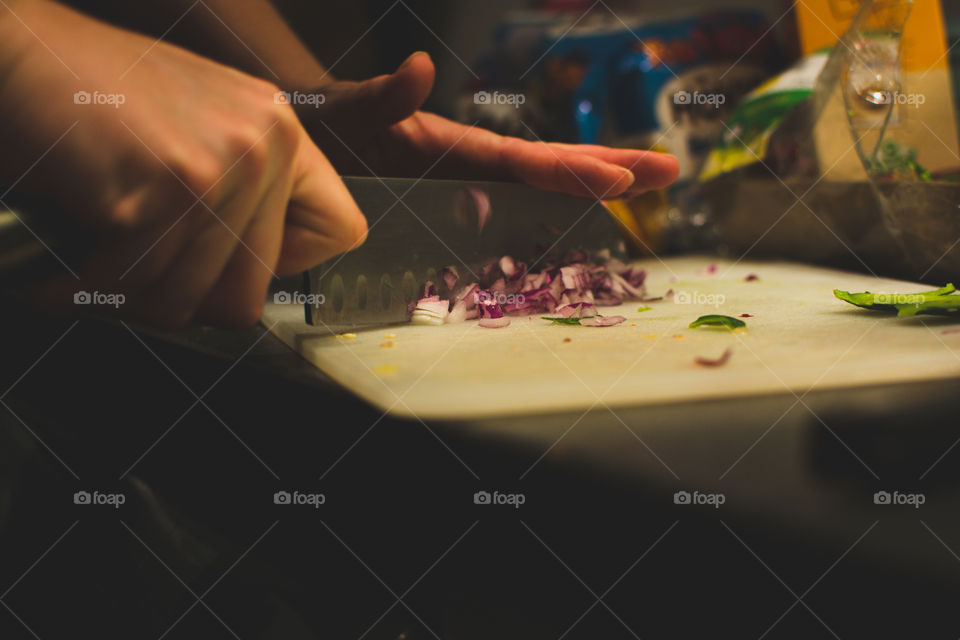 adding red onions to add that flavour to the meat!