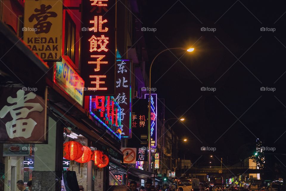 Night walk in a Chinese neighbourhood 