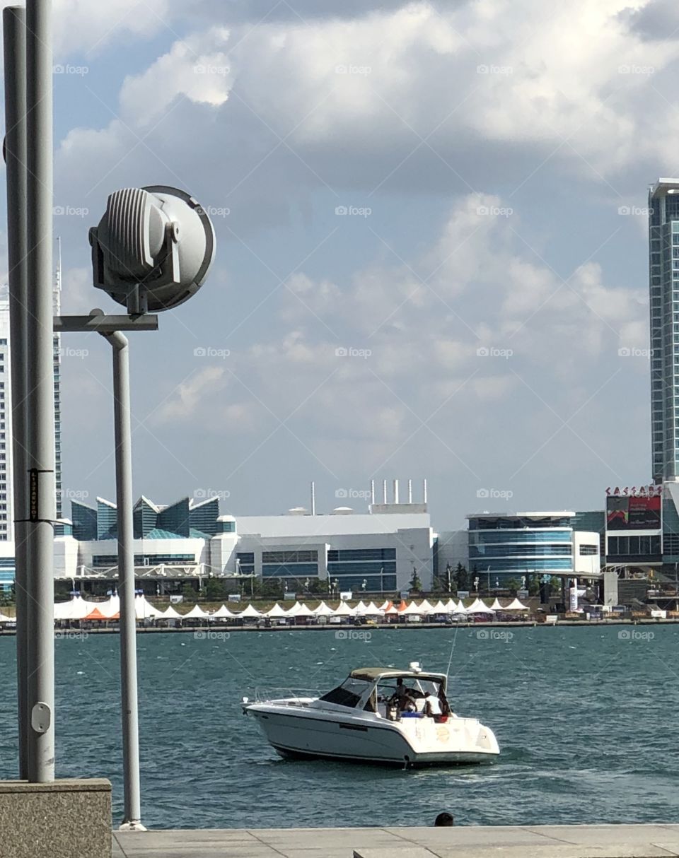 The Detroit River on American USA 🇺🇸 side, overlooking Windsor, Ontario Canada 🇨🇦