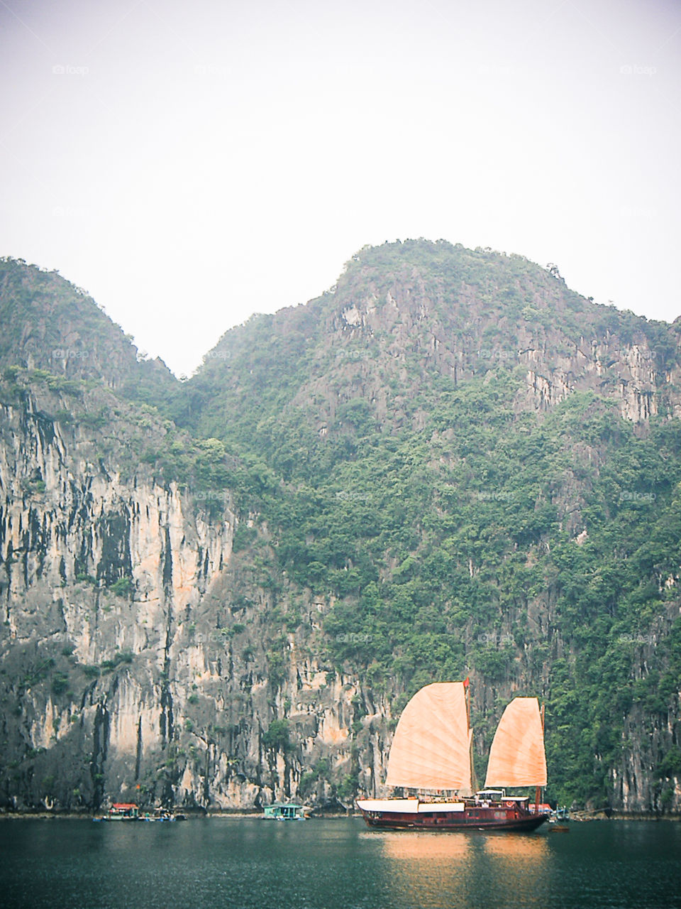 Ha Long Bay scenery