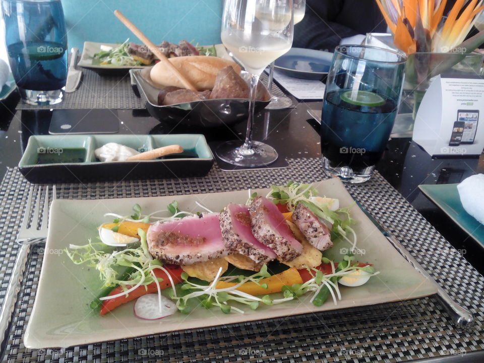 Seared tuna salad lunch