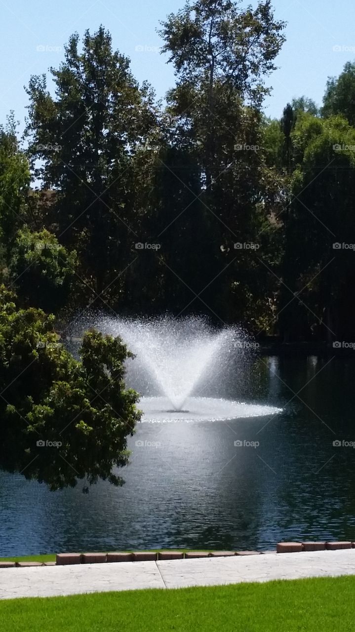 Gushing Cone Fountain Lake