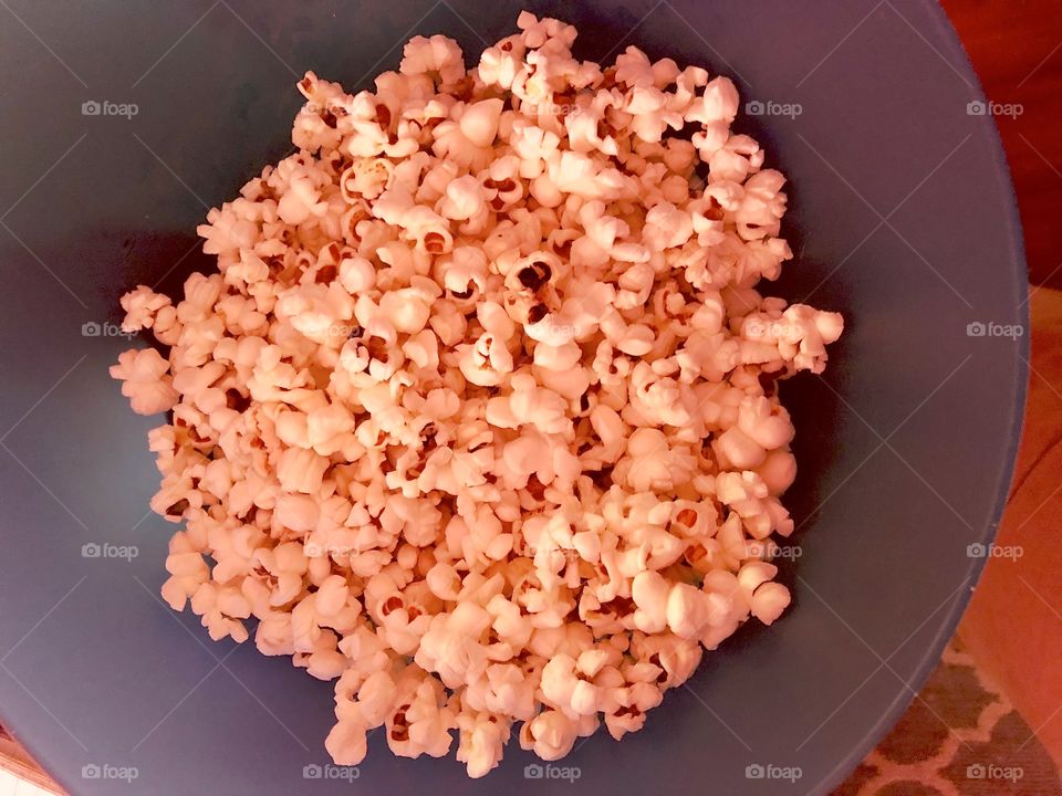 Popcorn in bowl.