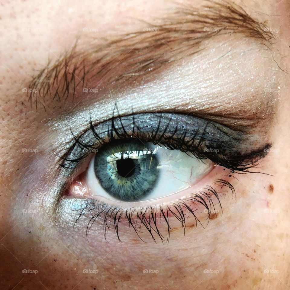 Eye makeup with a blue colour scheme.