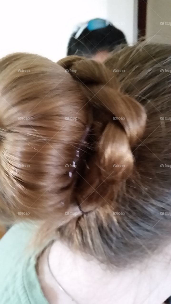Hair bun with braid
