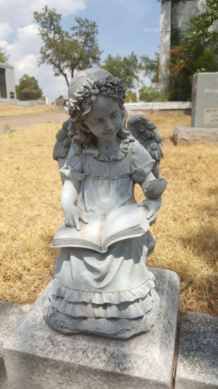 Angel at the grave