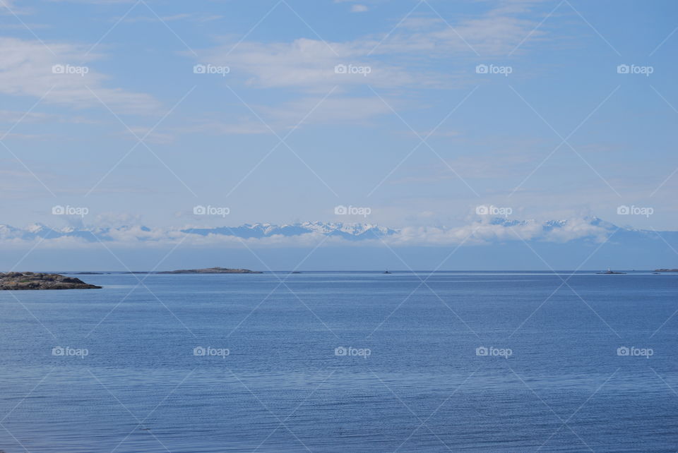 Horizon over ocean