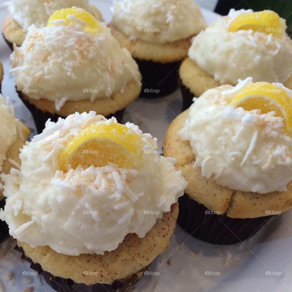 Lemon coconut cupcakes 