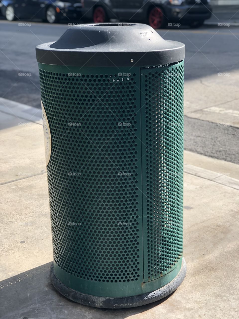Garbage can on the streeside