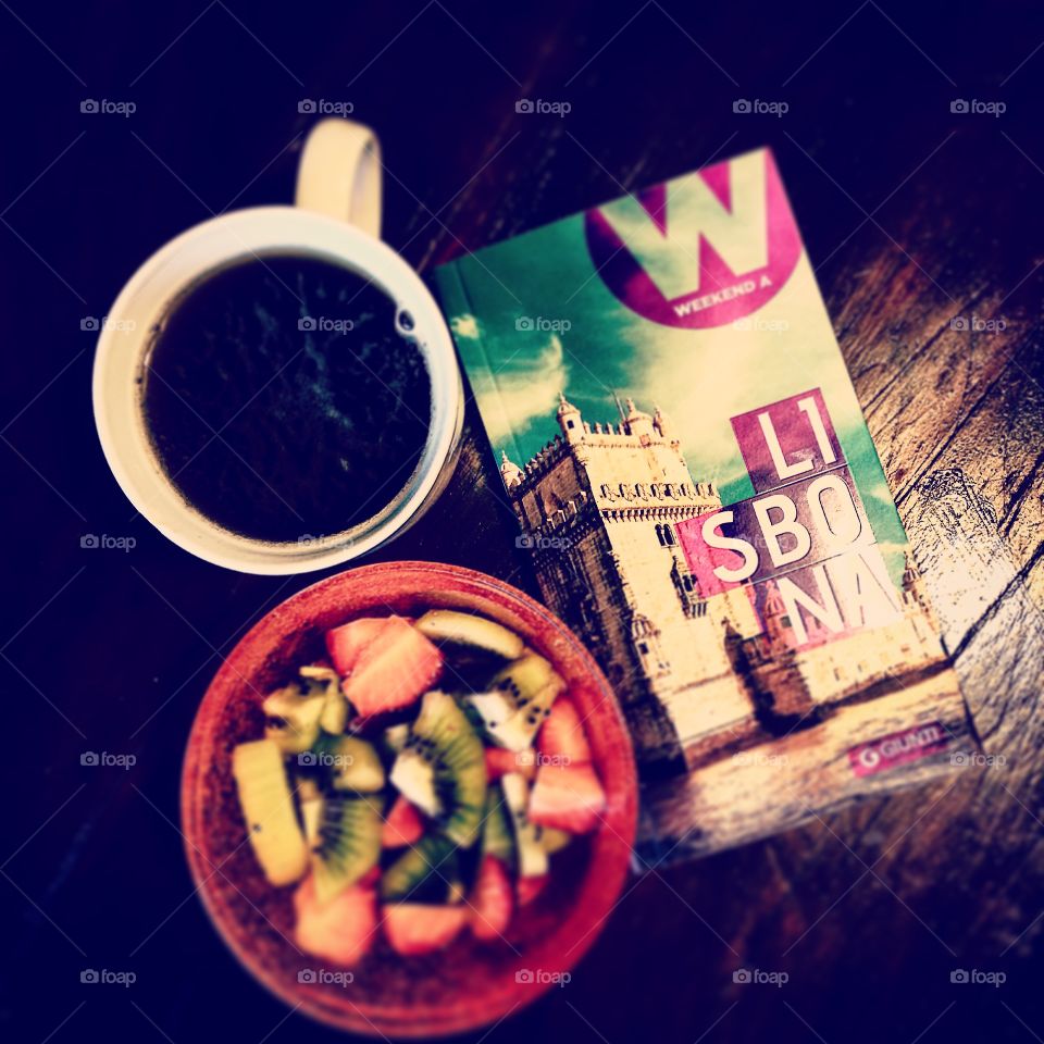 Rituality, coffee | fruits | book