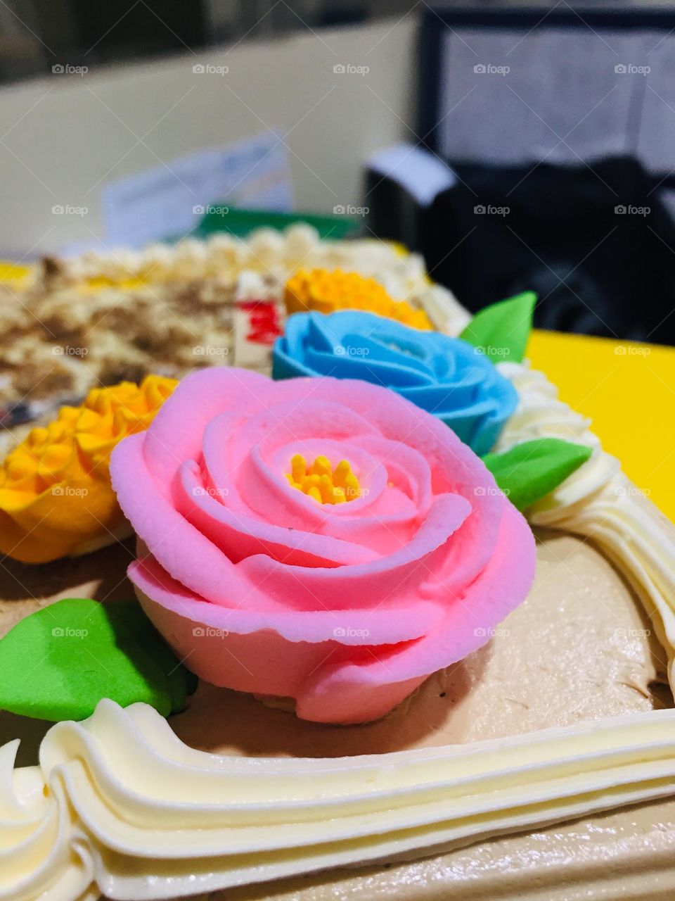 Delicious cake mocha flavor for birthday celebrant